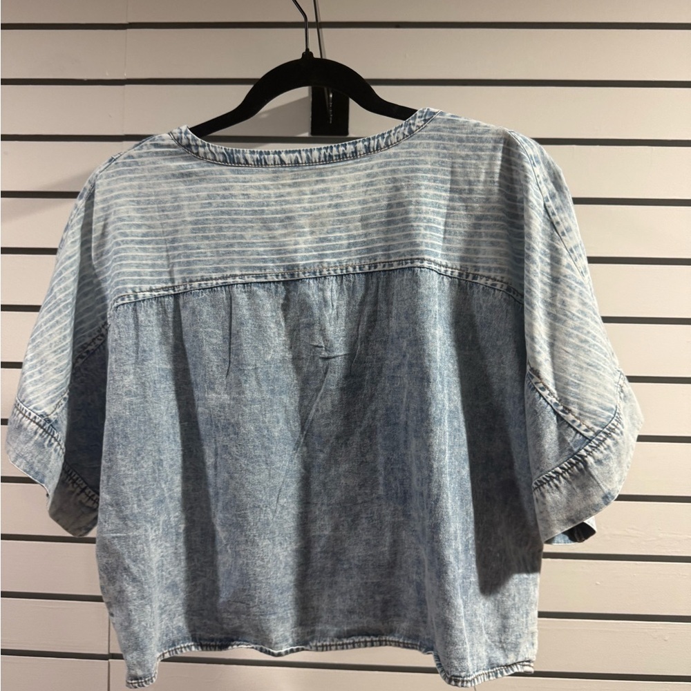 Acid Wash Denim V-Neck Top - Picture 3 of 3